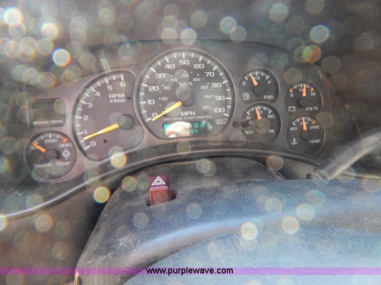 image for item H3998 2001 Chevrolet 3500 LS utility truck