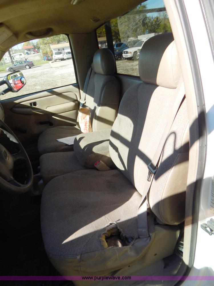 image for item H3998 2001 Chevrolet 3500 LS utility truck