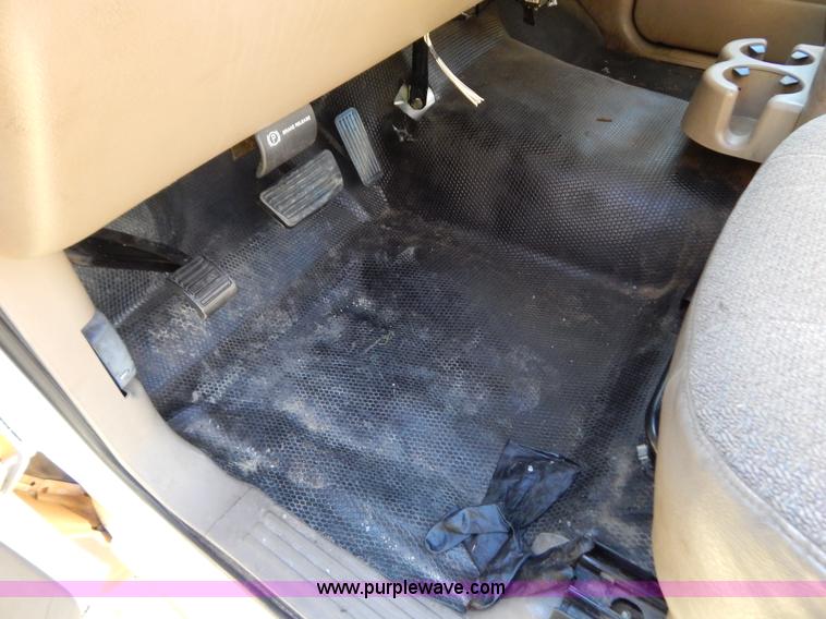 image for item H3998 2001 Chevrolet 3500 LS utility truck