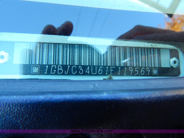 image for item H3998 2001 Chevrolet 3500 LS utility truck