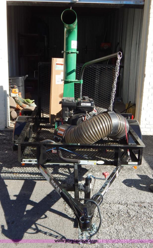 image for item H3999 2011 Billy Goat D21401SE lawn and leaf debris loader