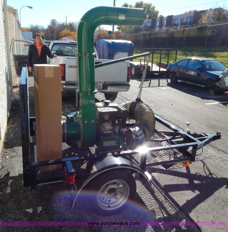 image for item H3999 2011 Billy Goat D21401SE lawn and leaf debris loader