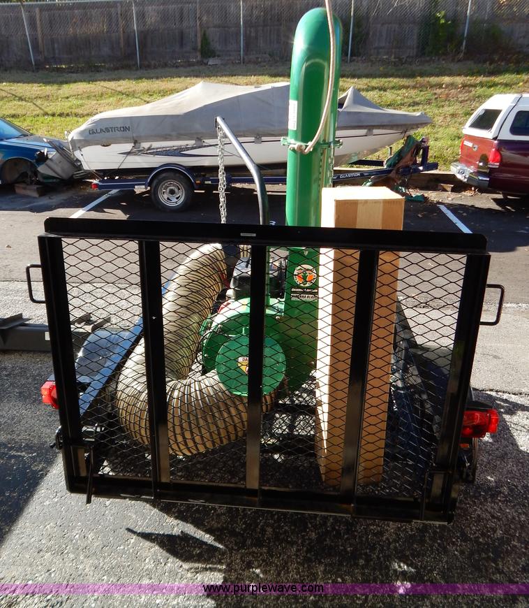 image for item H3999 2011 Billy Goat D21401SE lawn and leaf debris loader