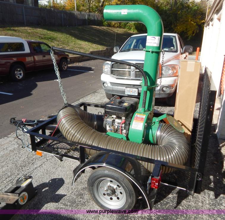 image for item H3999 2011 Billy Goat D21401SE lawn and leaf debris loader