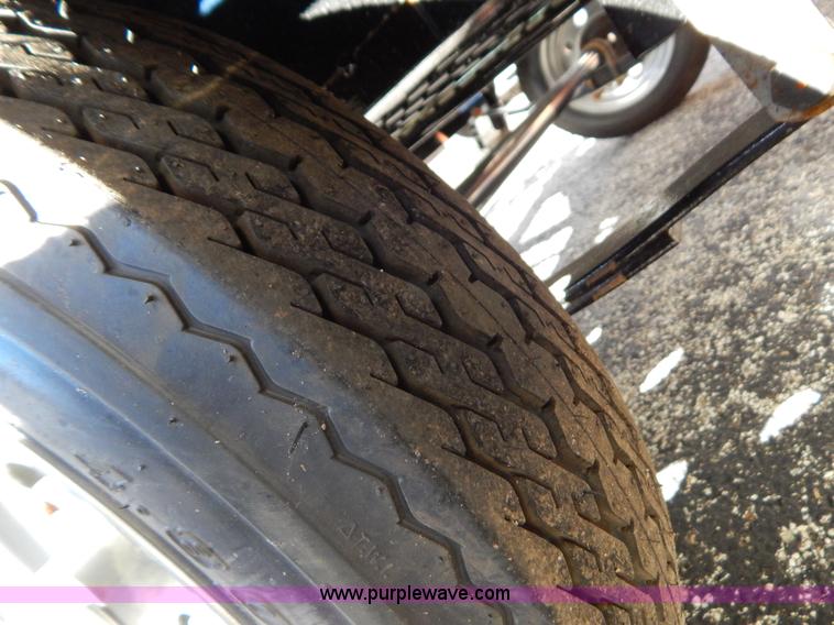 image for item H3999 2011 Billy Goat D21401SE lawn and leaf debris loader