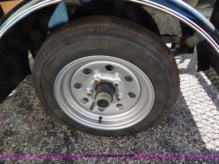 image for item H3999 2011 Billy Goat D21401SE lawn and leaf debris loader