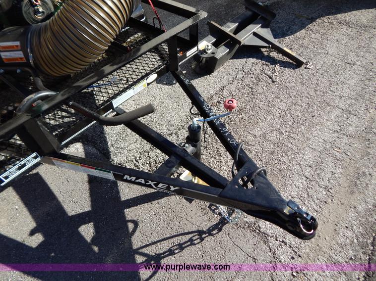 image for item H3999 2011 Billy Goat D21401SE lawn and leaf debris loader