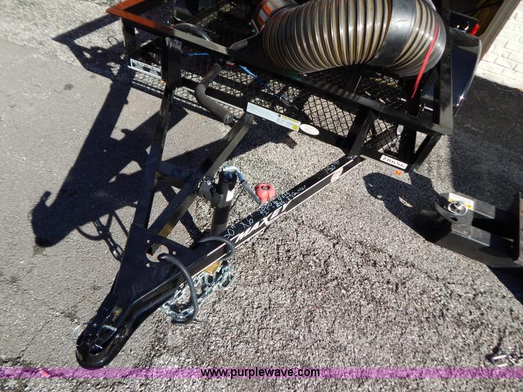 image for item H3999 2011 Billy Goat D21401SE lawn and leaf debris loader