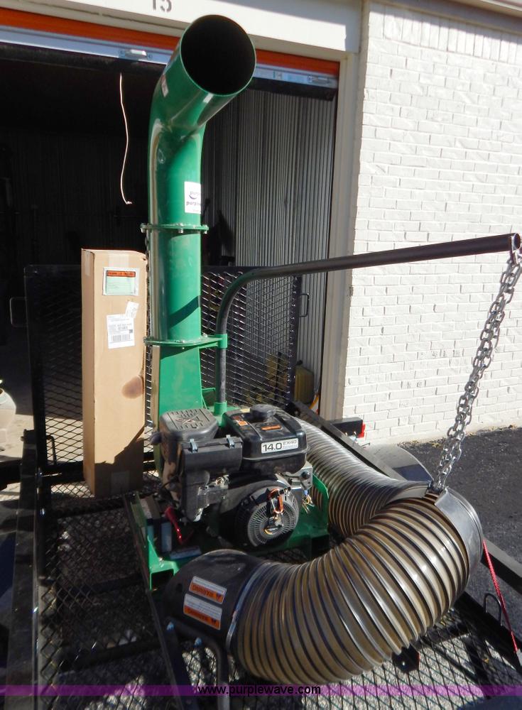 image for item H3999 2011 Billy Goat D21401SE lawn and leaf debris loader