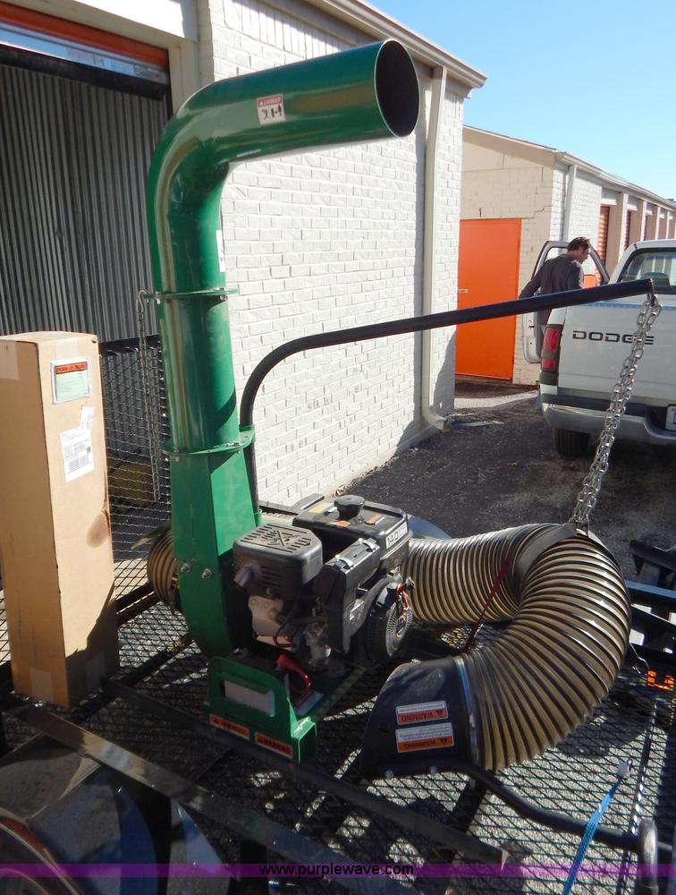 image for item H3999 2011 Billy Goat D21401SE lawn and leaf debris loader