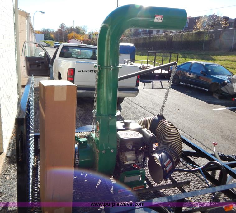 image for item H3999 2011 Billy Goat D21401SE lawn and leaf debris loader