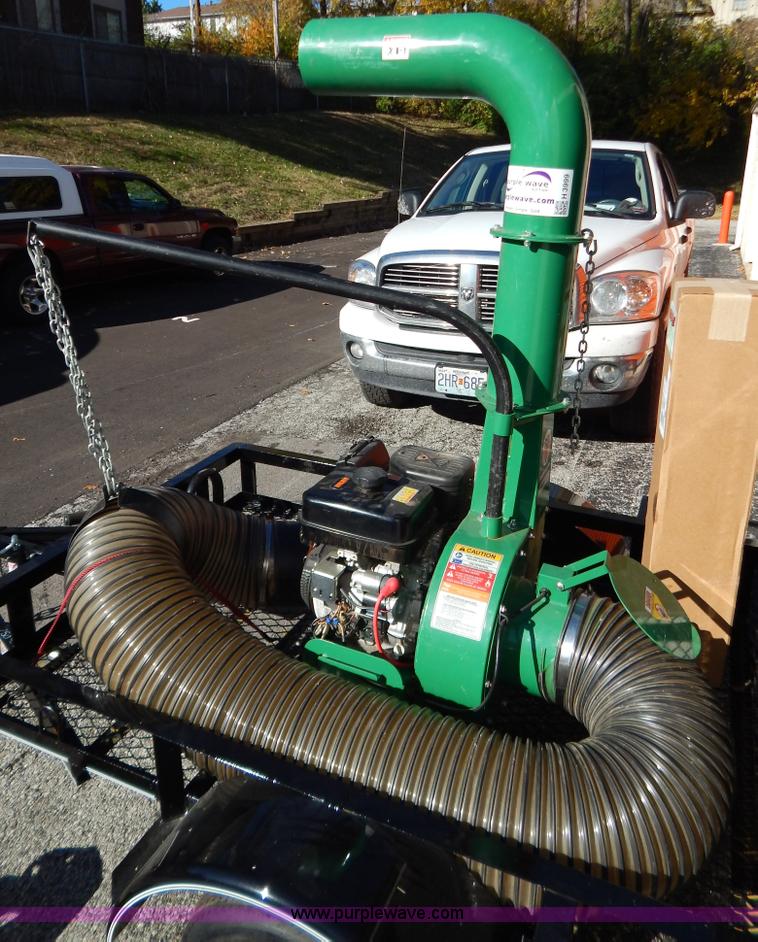 image for item H3999 2011 Billy Goat D21401SE lawn and leaf debris loader