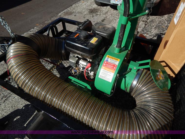 image for item H3999 2011 Billy Goat D21401SE lawn and leaf debris loader