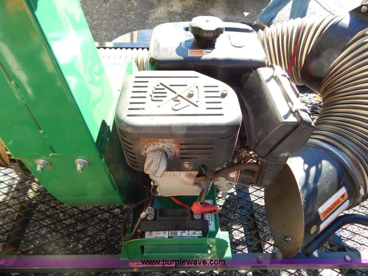 image for item H3999 2011 Billy Goat D21401SE lawn and leaf debris loader