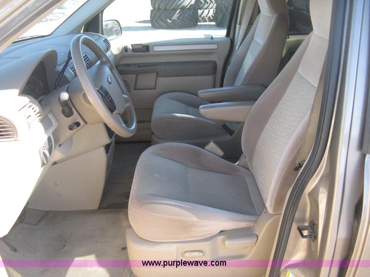 image for item H4388 2006 Ford Freestar SE van