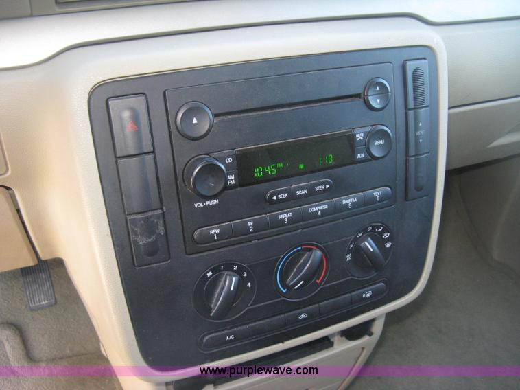 image for item H4388 2006 Ford Freestar SE van