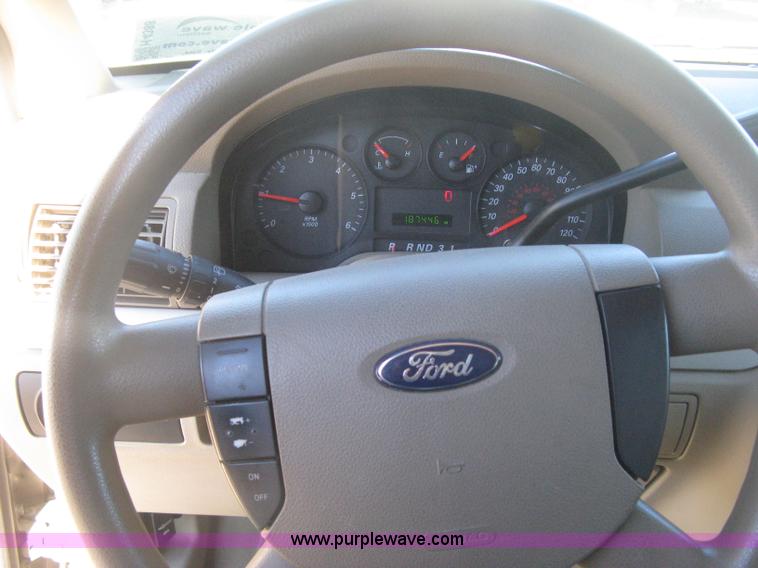 image for item H4388 2006 Ford Freestar SE van