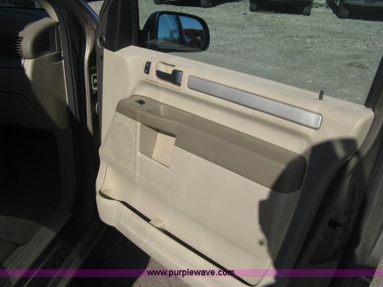 image for item H4388 2006 Ford Freestar SE van