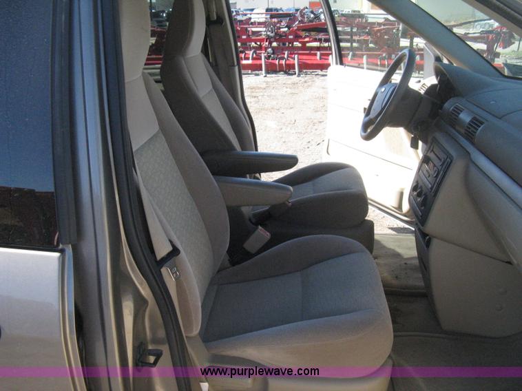 image for item H4388 2006 Ford Freestar SE van