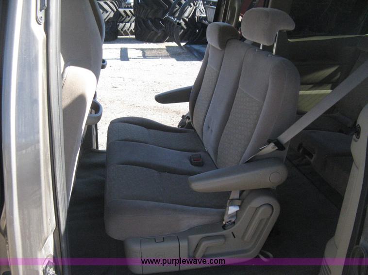 image for item H4388 2006 Ford Freestar SE van