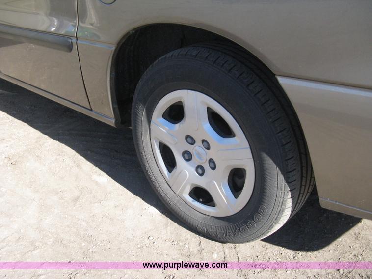 image for item H4388 2006 Ford Freestar SE van