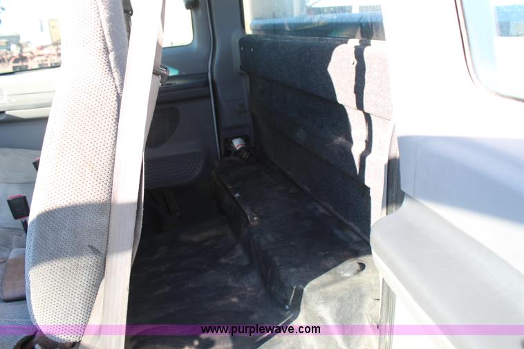 image for item H7888 1999 Ford F250 Super Duty XLT SuperCab pickup truck