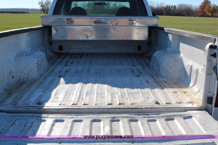 image for item H7888 1999 Ford F250 Super Duty XLT SuperCab pickup truck