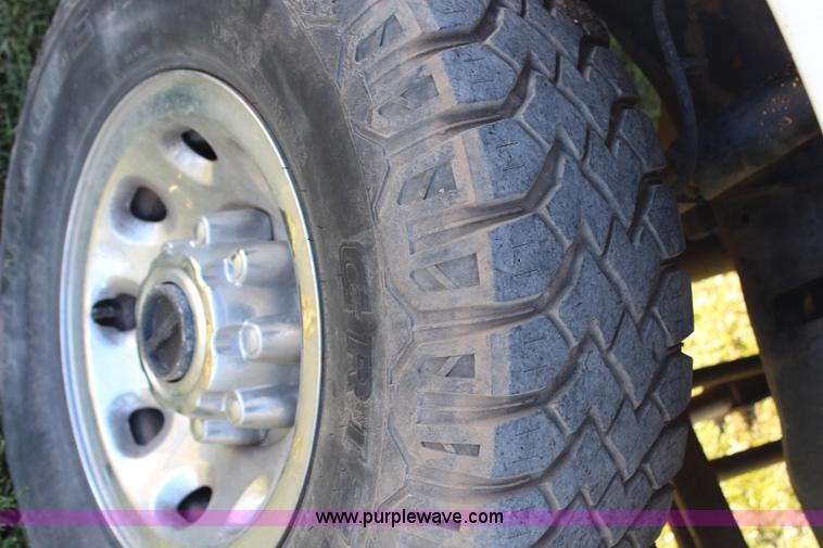 image for item H7888 1999 Ford F250 Super Duty XLT SuperCab pickup truck