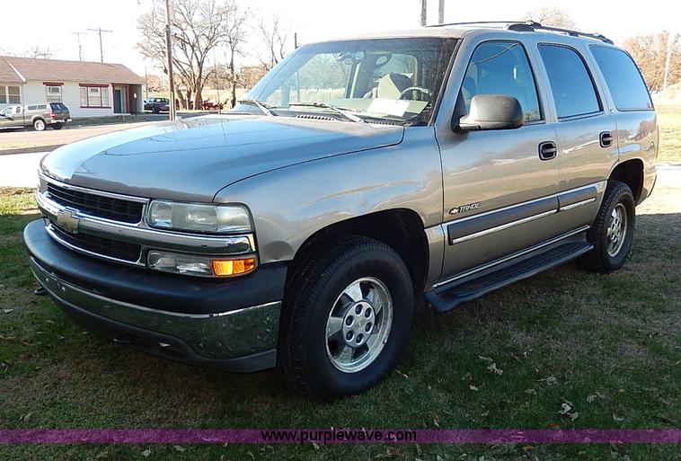 image for item H9541 2002 Chevrolet Tahoe LS SUV