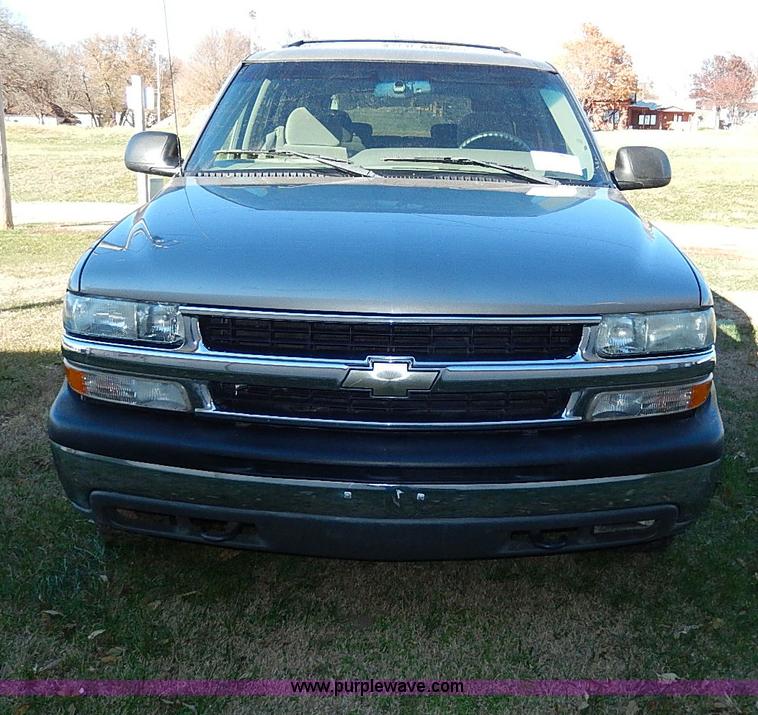 image for item H9541 2002 Chevrolet Tahoe LS SUV