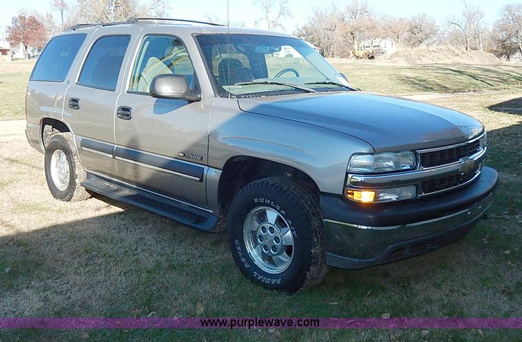 image for item H9541 2002 Chevrolet Tahoe LS SUV