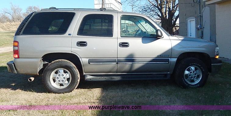 image for item H9541 2002 Chevrolet Tahoe LS SUV