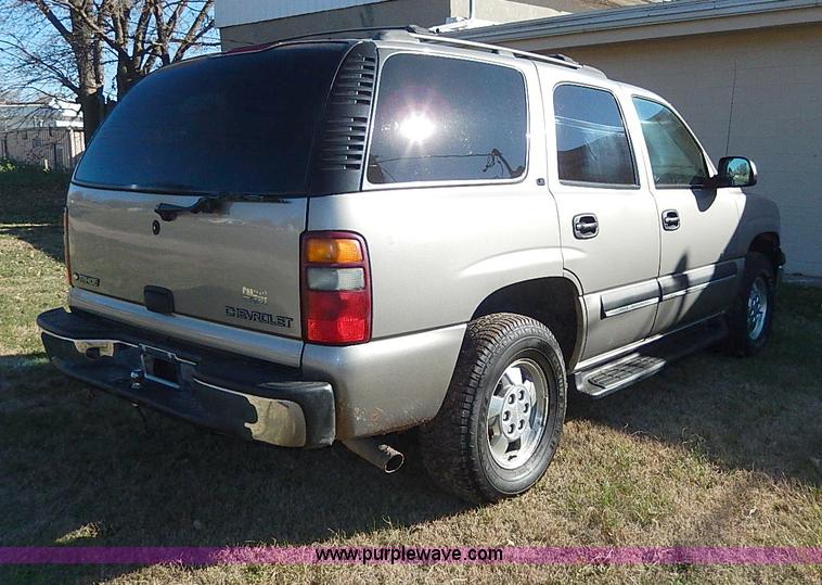 image for item H9541 2002 Chevrolet Tahoe LS SUV