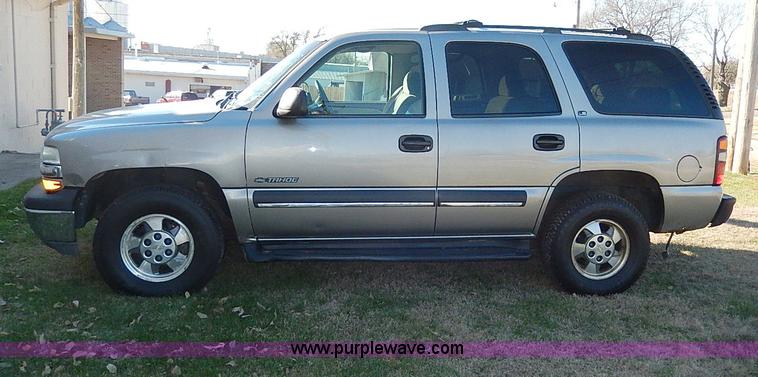 image for item H9541 2002 Chevrolet Tahoe LS SUV