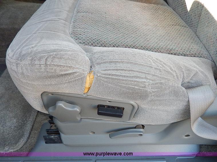 image for item H9541 2002 Chevrolet Tahoe LS SUV