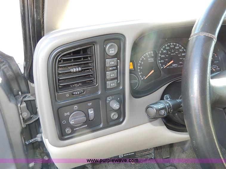 image for item H9541 2002 Chevrolet Tahoe LS SUV