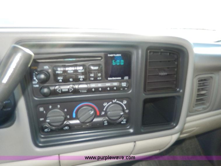 image for item H9541 2002 Chevrolet Tahoe LS SUV