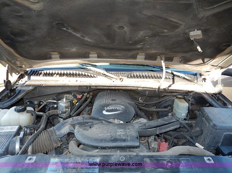 image for item H9541 2002 Chevrolet Tahoe LS SUV