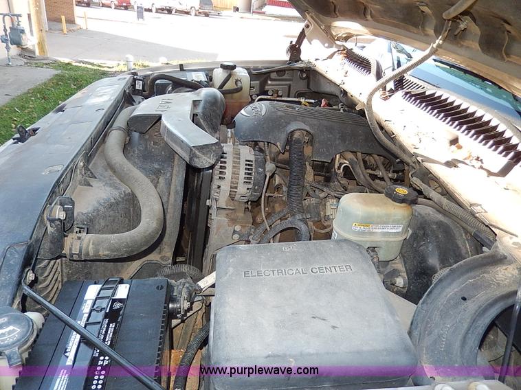 image for item H9541 2002 Chevrolet Tahoe LS SUV