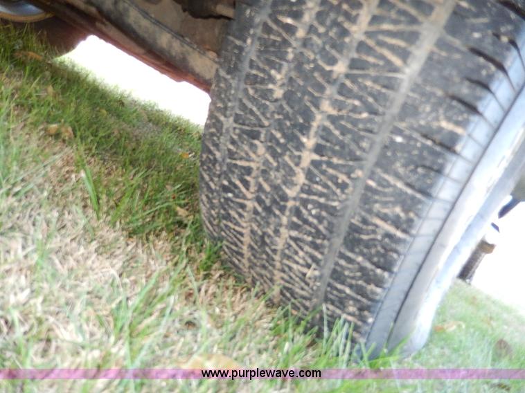 image for item H9541 2002 Chevrolet Tahoe LS SUV