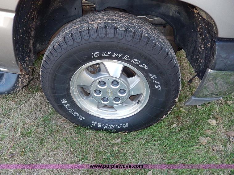 image for item H9541 2002 Chevrolet Tahoe LS SUV