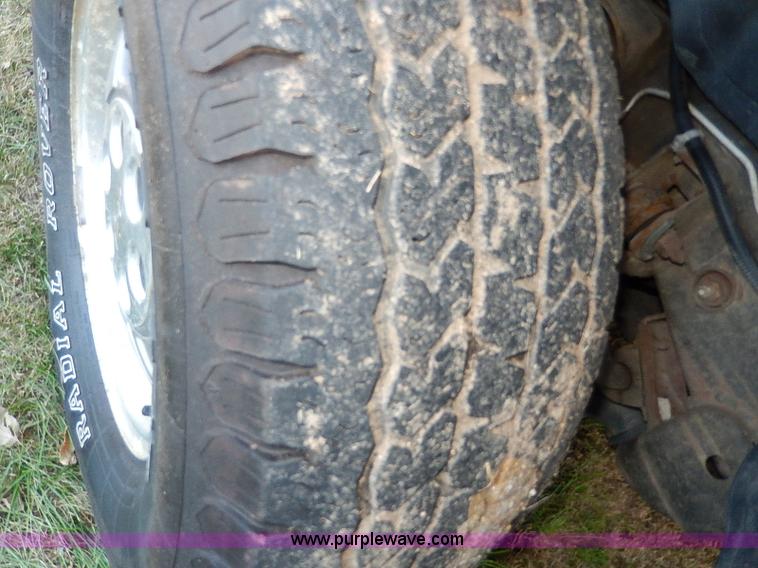 image for item H9541 2002 Chevrolet Tahoe LS SUV