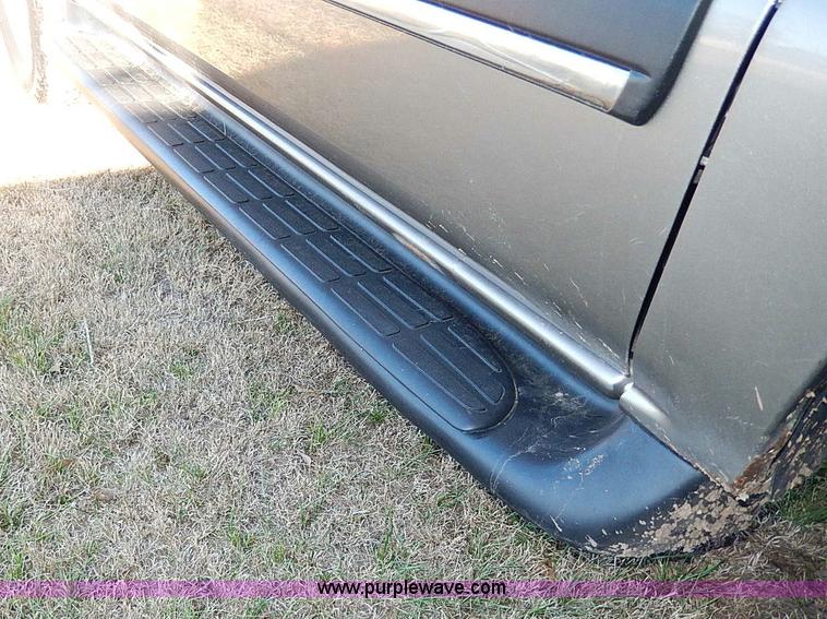 image for item H9541 2002 Chevrolet Tahoe LS SUV