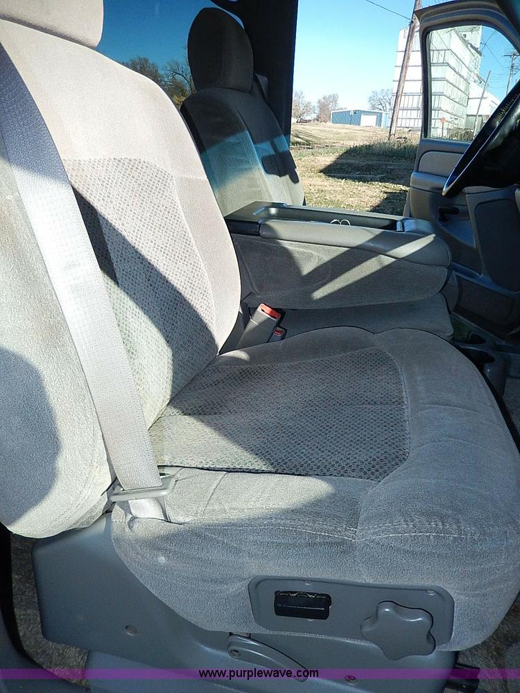 image for item H9541 2002 Chevrolet Tahoe LS SUV