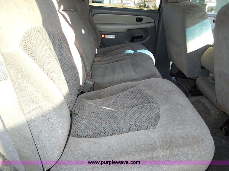 image for item H9541 2002 Chevrolet Tahoe LS SUV