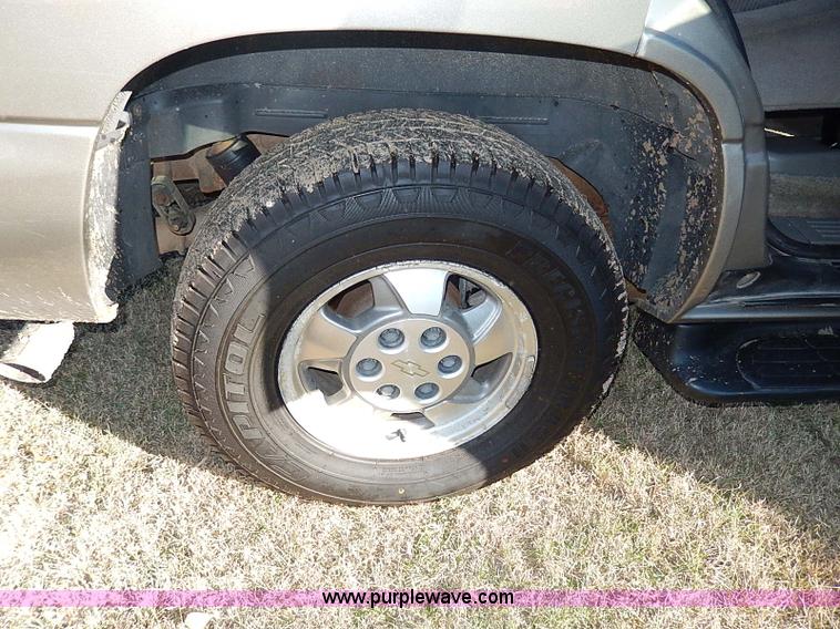 image for item H9541 2002 Chevrolet Tahoe LS SUV