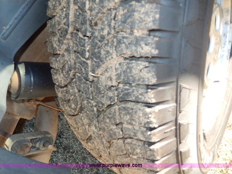 image for item H9541 2002 Chevrolet Tahoe LS SUV