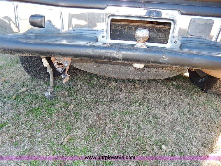 image for item H9541 2002 Chevrolet Tahoe LS SUV