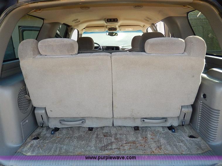 image for item H9541 2002 Chevrolet Tahoe LS SUV