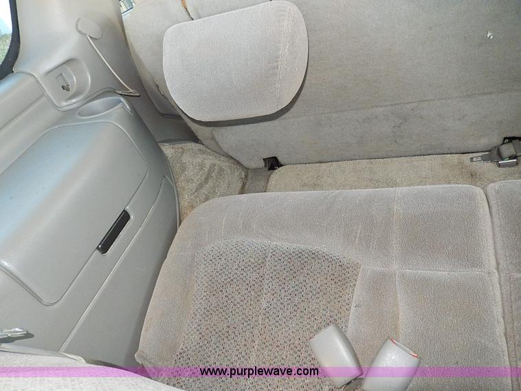 image for item H9541 2002 Chevrolet Tahoe LS SUV